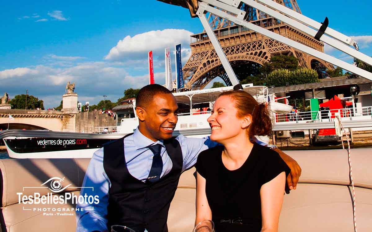 Photographe demande en mariage Paris, shooting photo demande en mariage sur un bateau en croisière à Paris