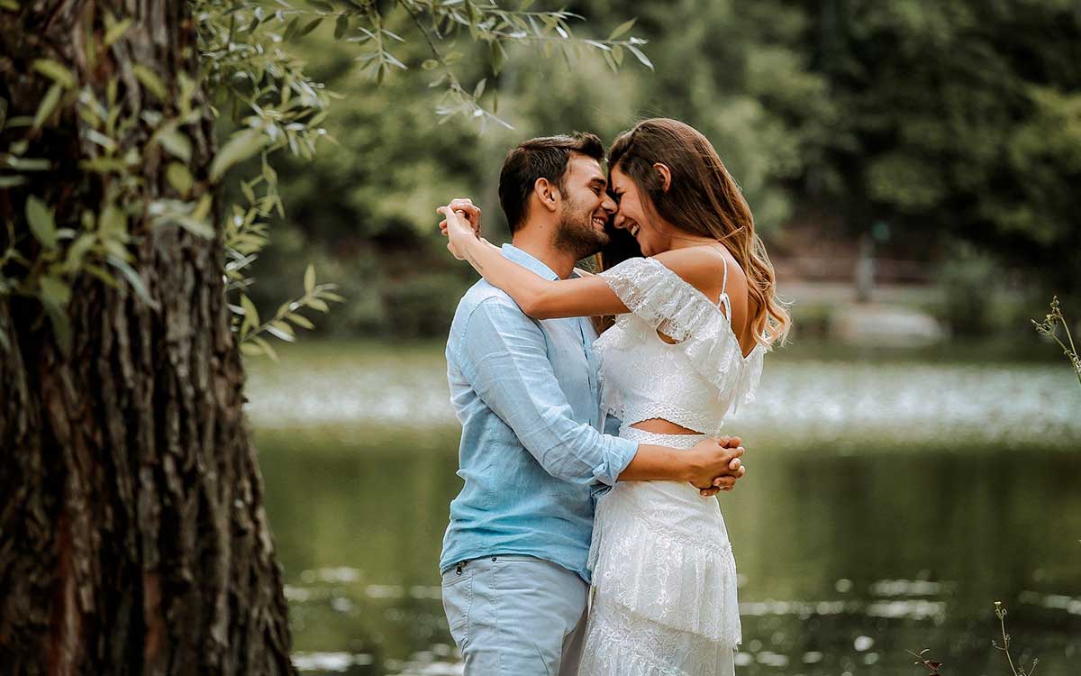 Photo couple Luberon, photographe couple à Saignon, séance photo couple Saignon, Cavaillon, Apt, Castellet dans le Luberon et Vaucluse